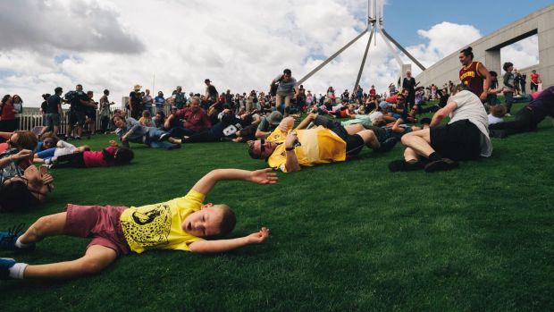 A Kick in the Head for the Architects: Symbolising the National Parliament  as Detention&nbsp;Centre.